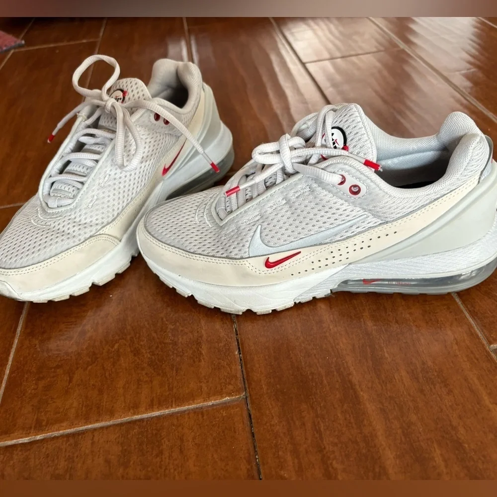 Nike Pulse Phantom sneakers